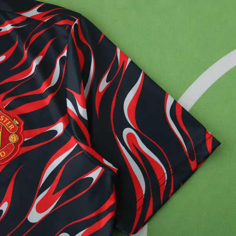 Manchester United Training Shirt Fan Version 2025/26 – Black Red Flame Print Pre-Match Top