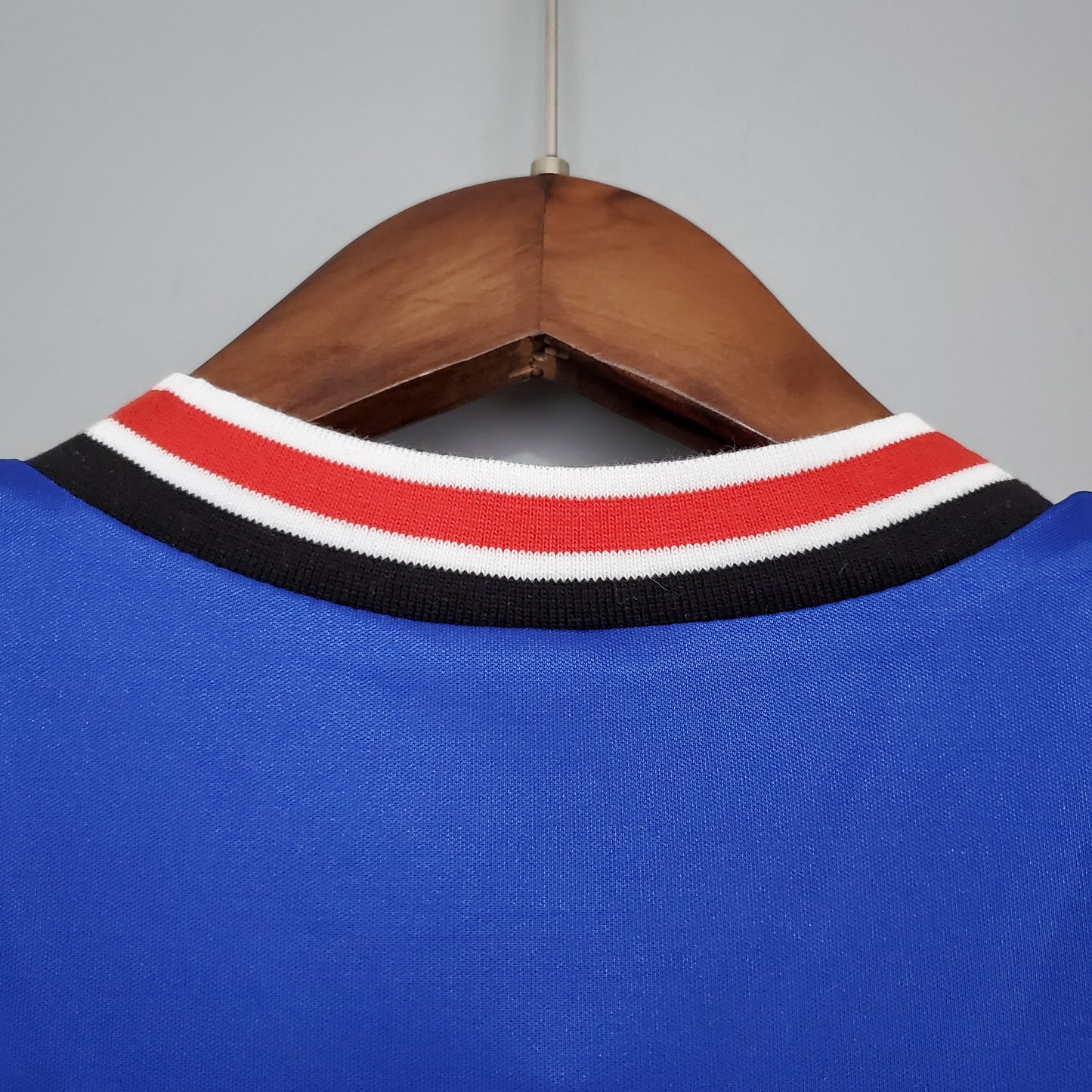 Manchester United 1985-86 Away Retro Jersey – Adidas Royal Blue Sharp V-Neck Trefoil Classic 80s Fan Version Football Shirt