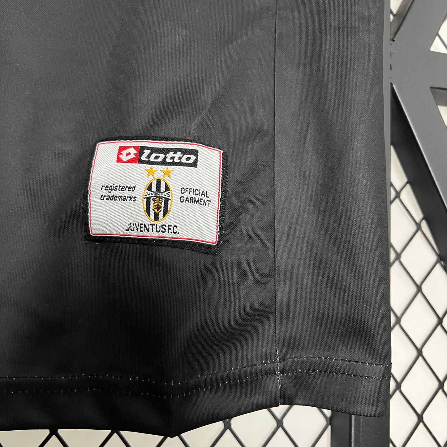 Juventus 2001-02 Away Retro Jersey – All Black Fastweb Lotto V-Neck Fan Version Football Shirt