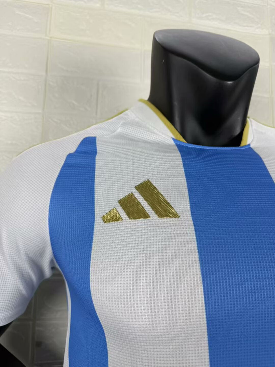 2025/26 Argentina Home Player Version Jersey - White Body Wide Sky Blue Central Vertical Stripe Fine Grid Texture Three Gold Stars Gold Collar Trim - Gold Three Stripes - AFA Square Crest