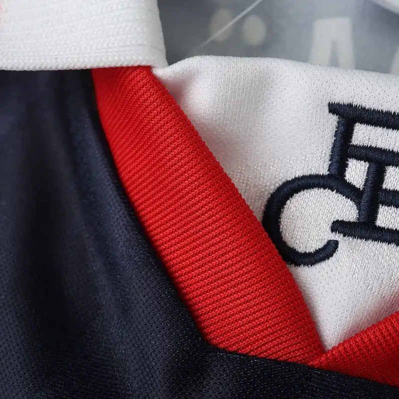 FC Bayern München Retro Fan Jersey 1997/99 – Classic Dark Navy & Red Throwback Shirt