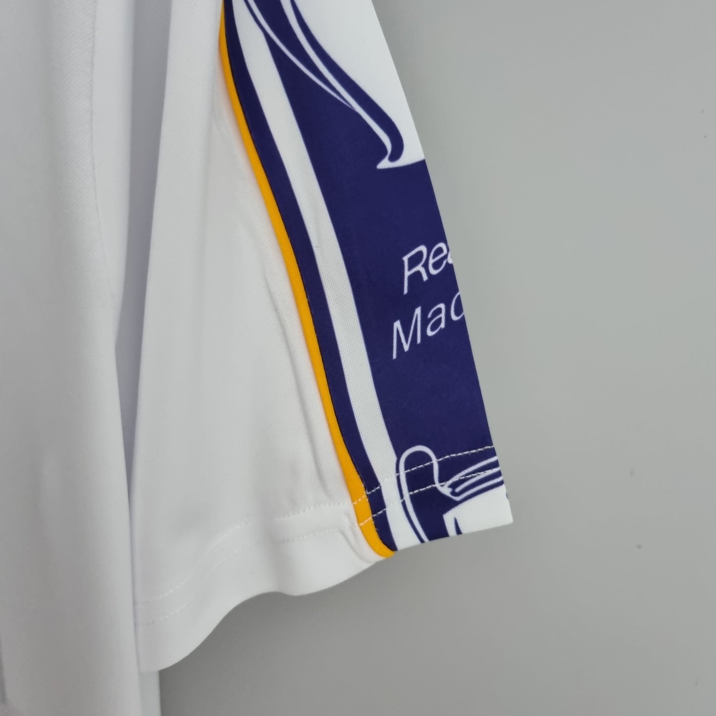 Real Madrid 1997-98 Champions League Winners Special Edition Jersey – White Kelme Teka Trophy Print Retro Fan Version Football Shirt