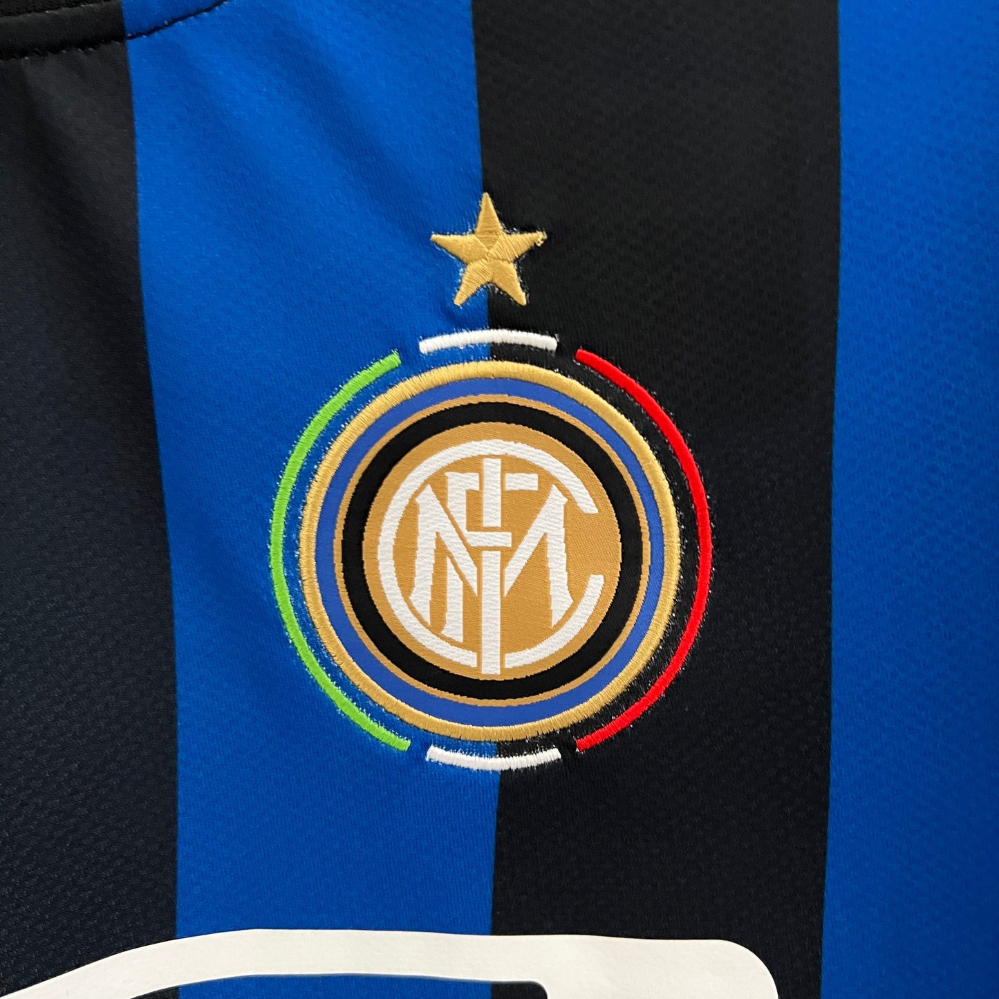 Inter Milan 2009-10 Home Retro Jersey – Nike Blue Black Pirelli Treble Winners Sneijder Eto'o Milito Zanetti Mourinho Serie A Champions League Football Shirt