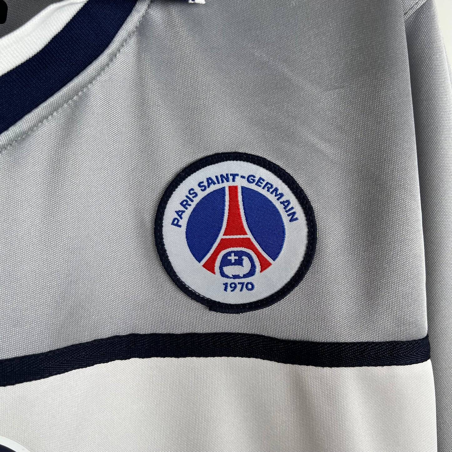 PSG 1999-2000 Away Retro Jersey – Nike Silver Grey White Band Navy V-Neck Opel Ligue 1 Paris Saint-Germain Fan Version Football Shirt
