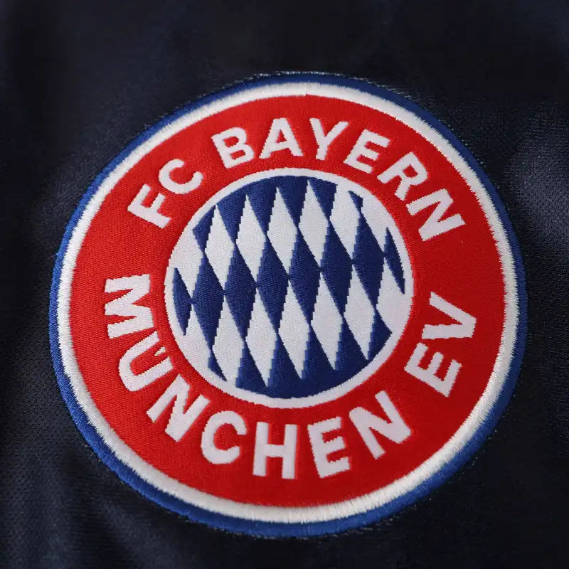 FC Bayern München Retro Fan Jersey 1997/99 – Classic Dark Navy & Red Throwback Shirt