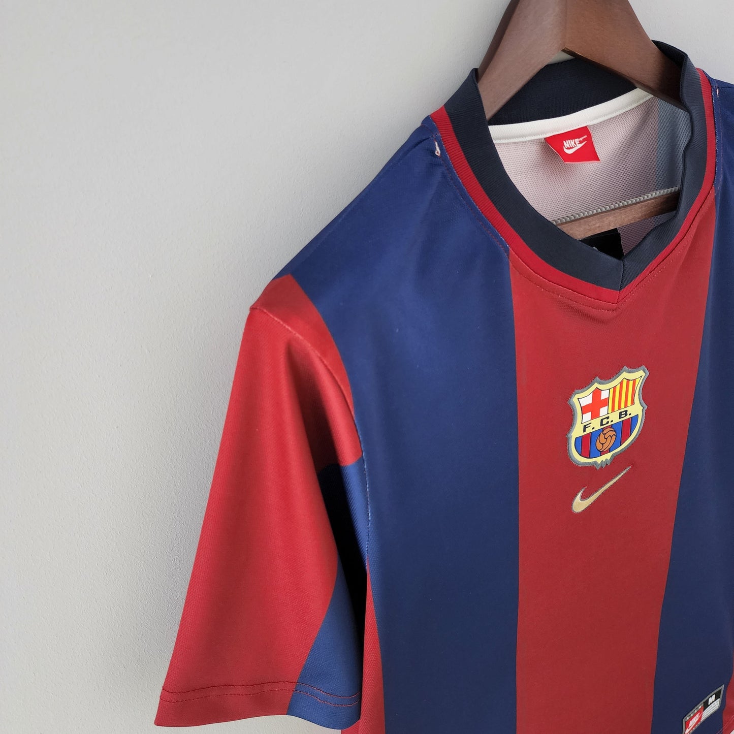 Barcelona 1998-99 Home Retro Jersey – Nike Blaugrana Figo Rivaldo Guardiola Kluivert Xavi Football Shirt