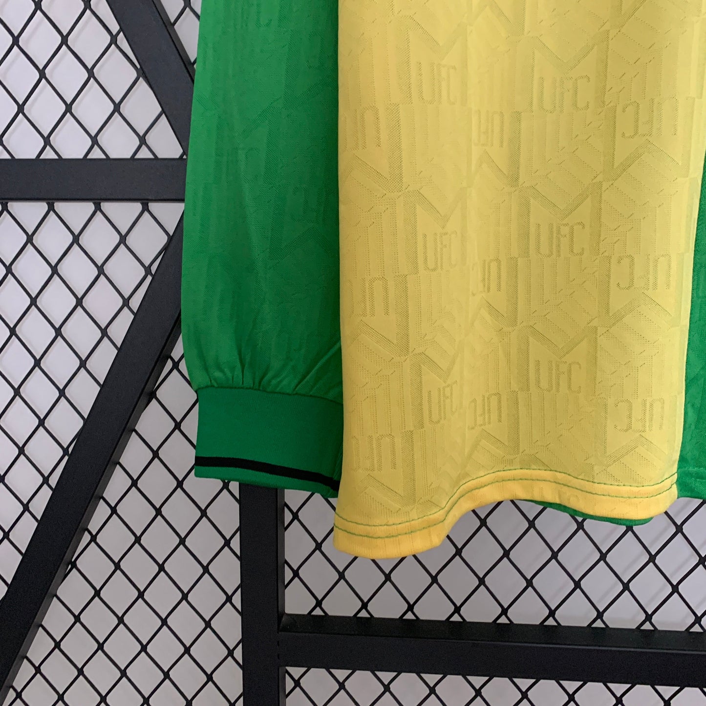 Manchester United 1993-94 Third Long Sleeve Retro Jersey – Yellow Green Split Sharp Cantona Giggs Keane Beckham Newton Heath Premier League Winner Fan Version Football Shirt