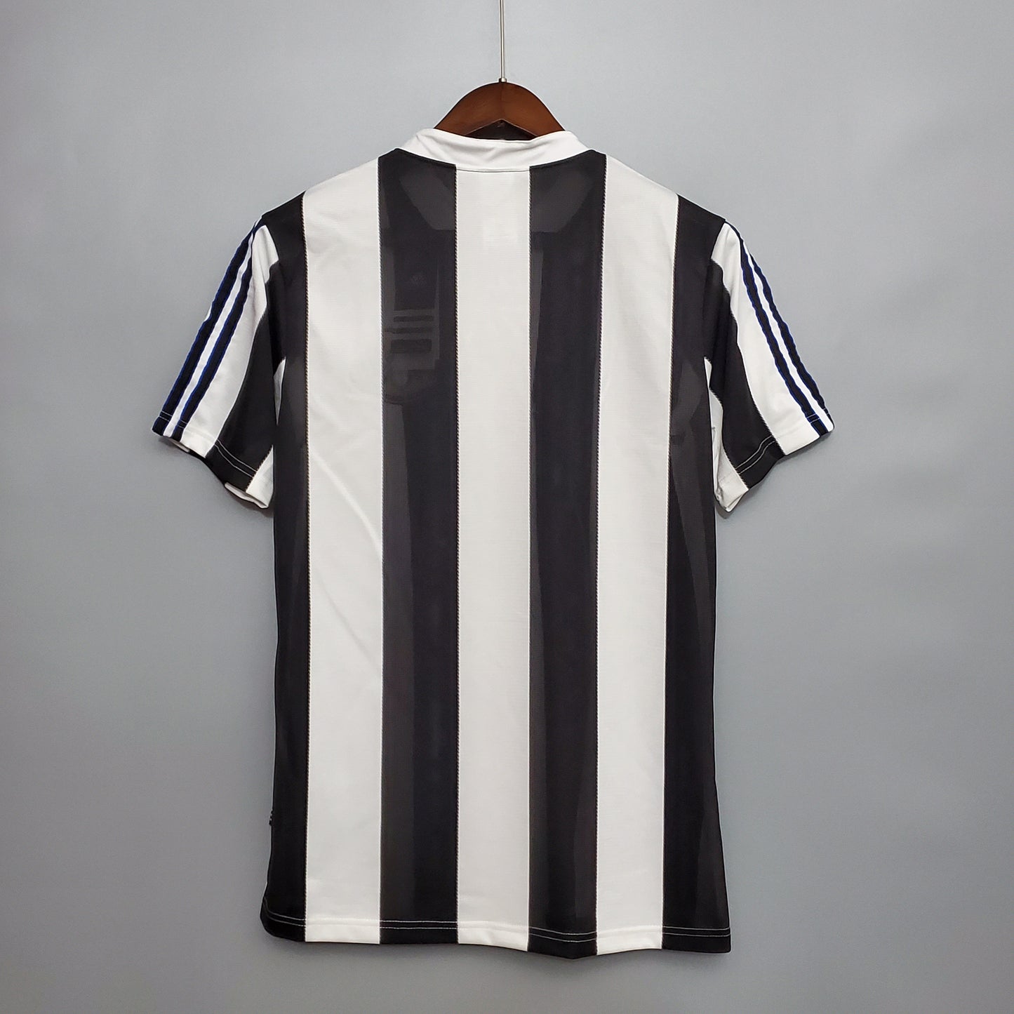 Newcastle United 1995-97 Home Retro Jersey – Classic Black & White Stripes Kit