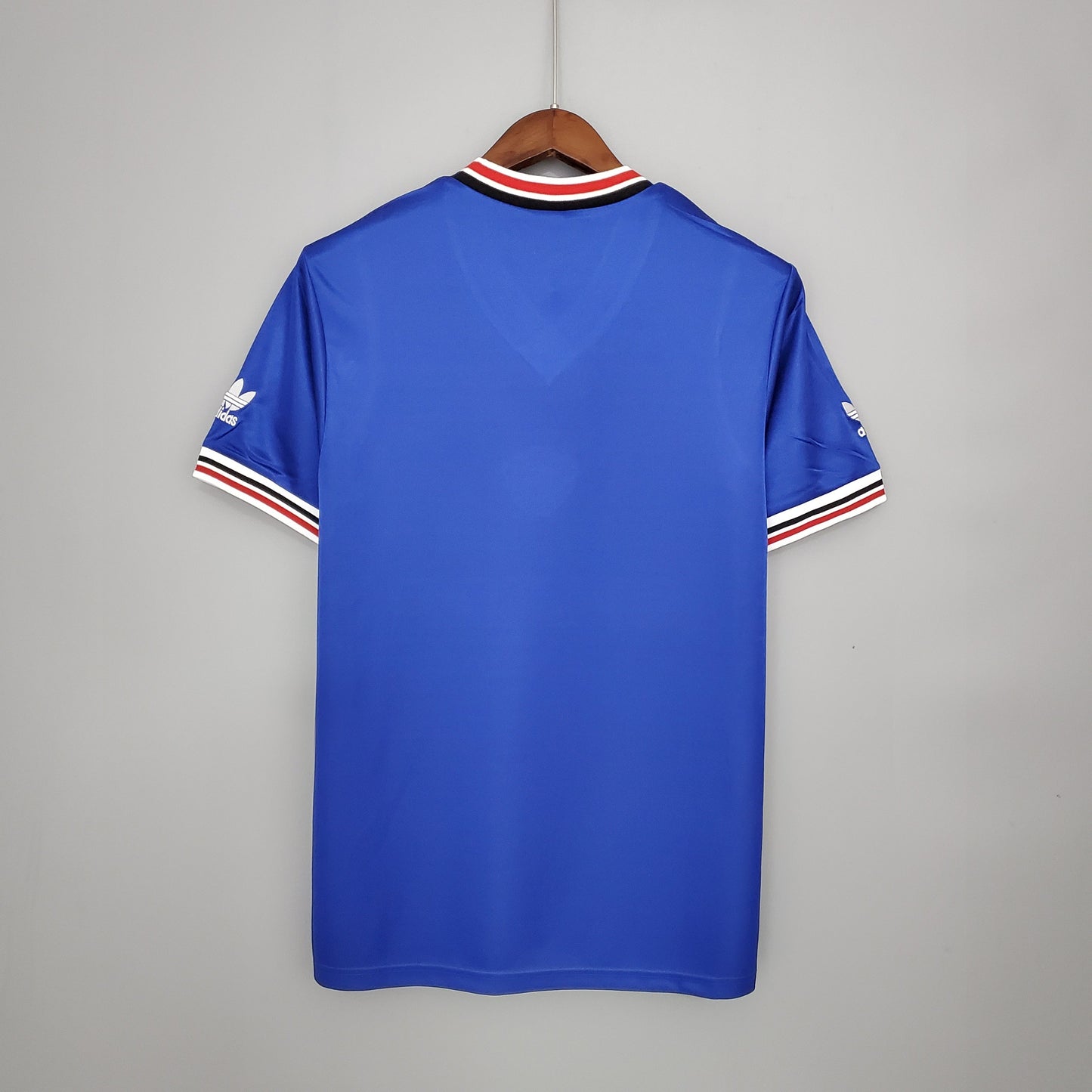 Manchester United 1985-86 Away Retro Jersey – Adidas Royal Blue Sharp V-Neck Trefoil Classic 80s Fan Version Football Shirt