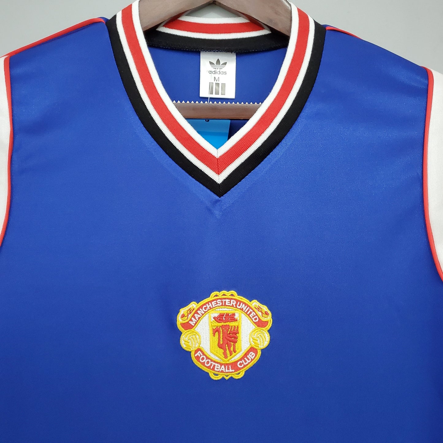Manchester United 1985-86 Away Retro Jersey – Adidas Royal Blue Sharp V-Neck Trefoil Classic 80s Fan Version Football Shirt