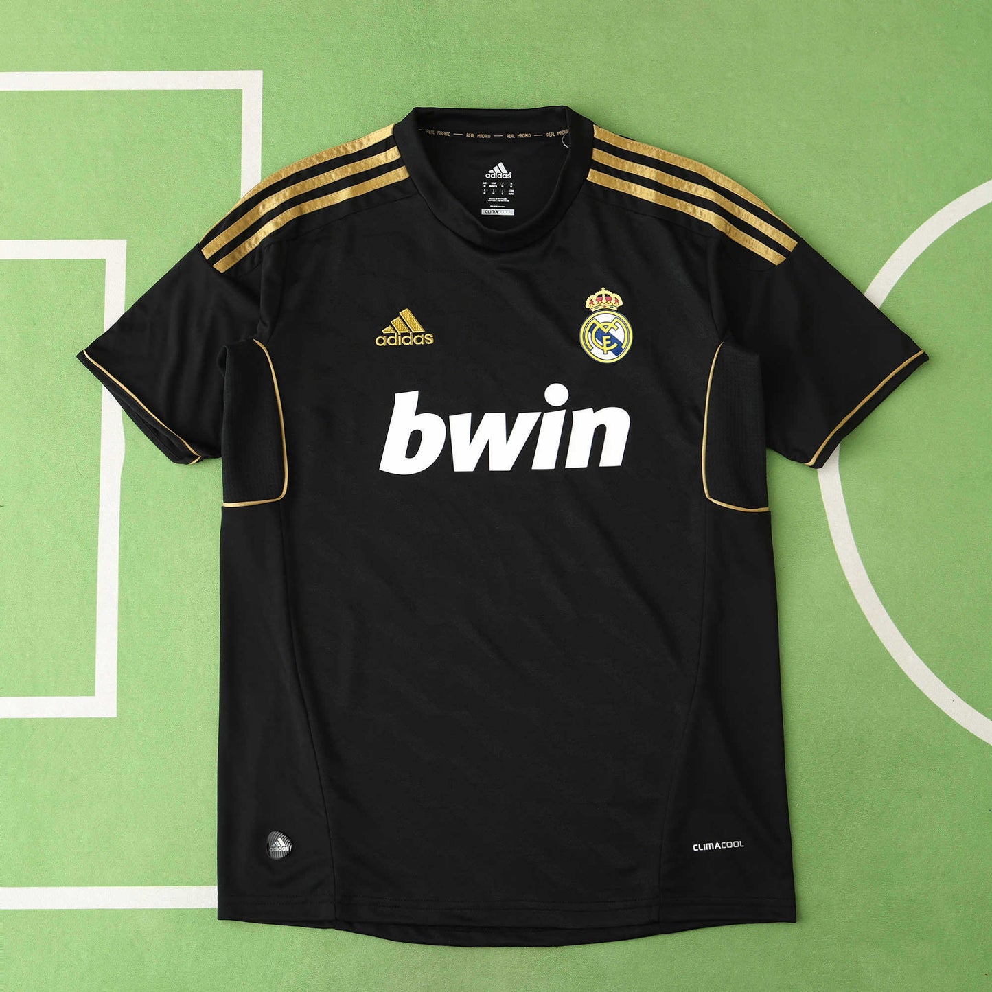 Real Madrid CF Away Retro Jersey 2011/12 – Black & Gold Fan Version Football Shirt