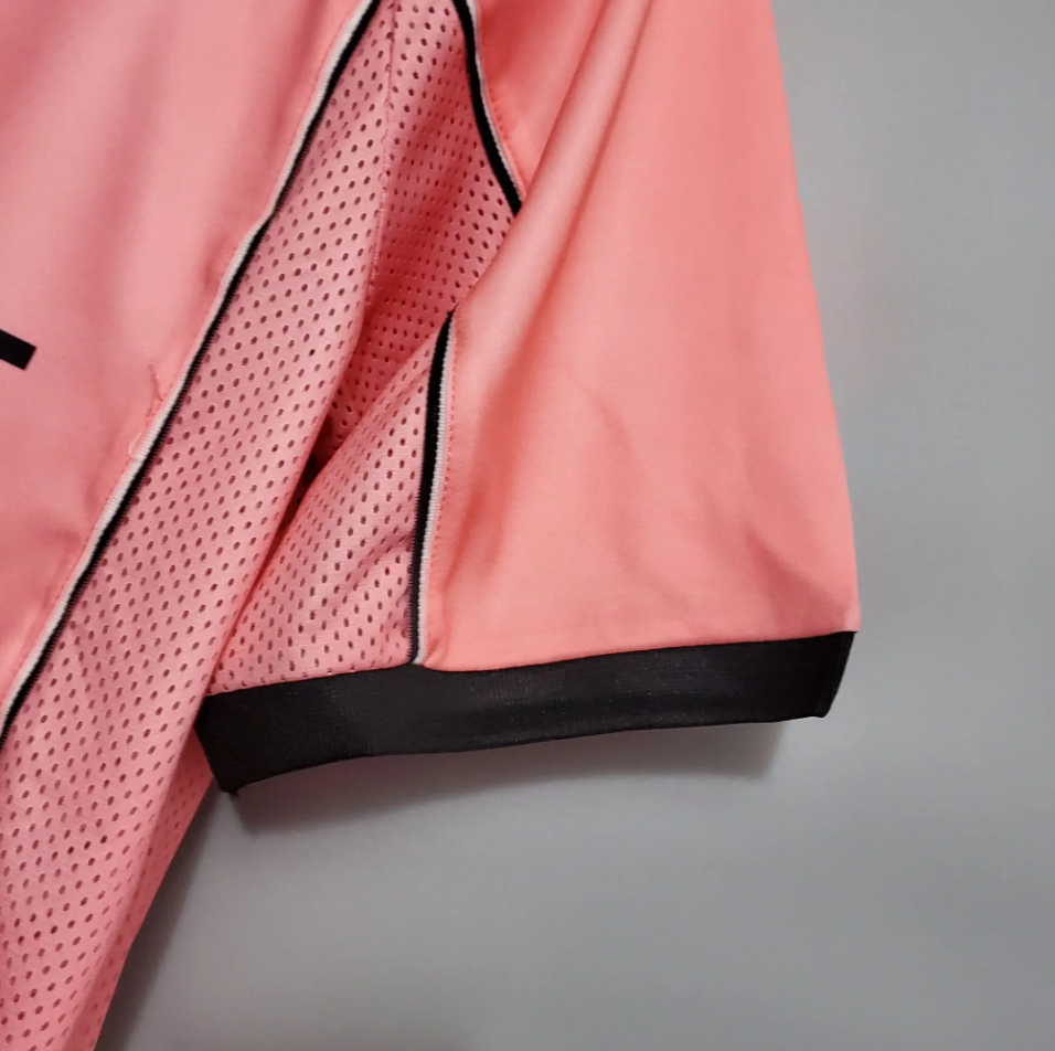 Juventus 1997-98 Away Retro Jersey – Kappa Pink Sony MiniDisc Del Piero Zidane Inzaghi Deschamps Davids Serie A Collectible Football Shirt