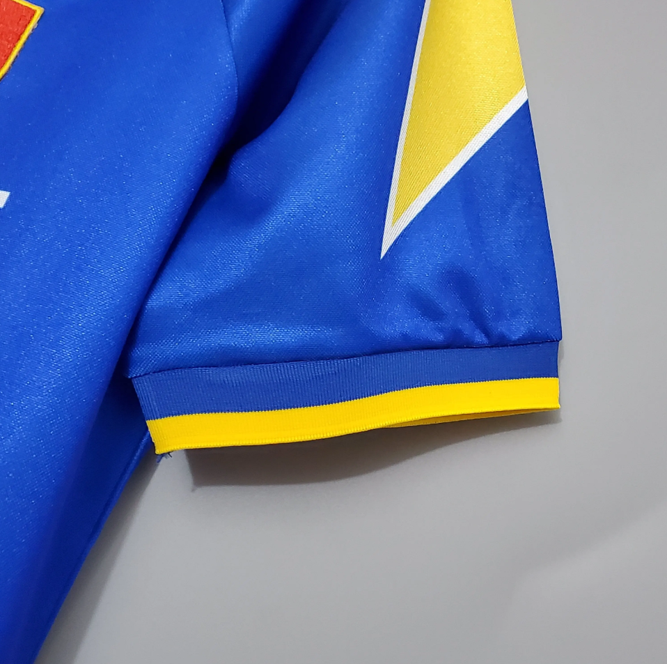 Juventus 1996-97 Away Retro Jersey – Kappa Royal Blue Yellow V-Neck Geometric Panel Sony Two Gold Stars Del Piero Zidane Conte Deschamps Serie A Champions League Fan Version Football Shirt