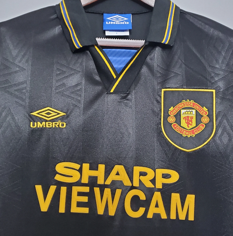 Manchester United 1994-95 Away Retro Jersey – Umbro Black Sharp Viewcam Cantona Giggs Beckham Football Shirt