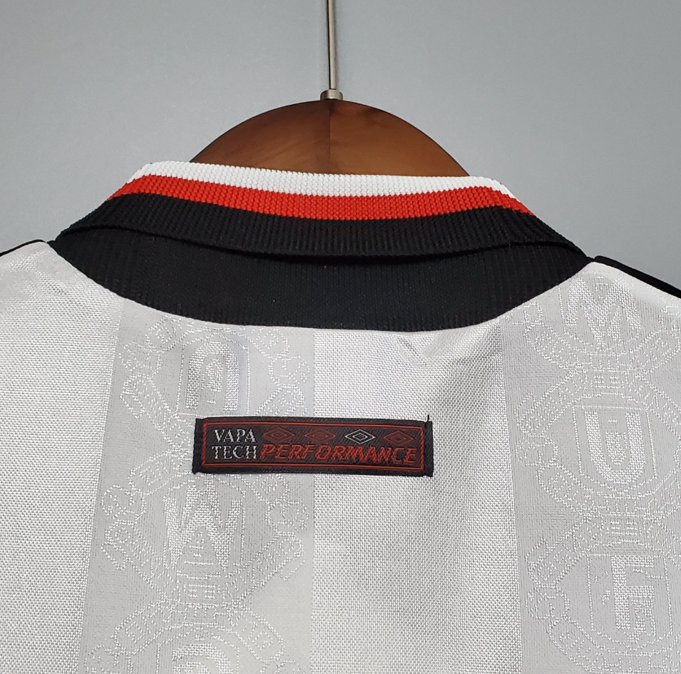 Manchester United 1998-99 Away Jersey – White Umbro Sharp Viewcam Treble Season Retro Premier League Football Shirt | Beckham Yorke Cole Keane Scholes