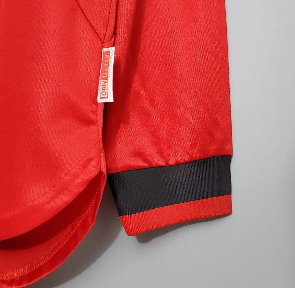 Manchester United 1999 UCL Final Jersey – Red Umbro Sharp Long Sleeve Champions League Camp Nou Retro Shirt | Beckham Giggs Scholes Solskjaer