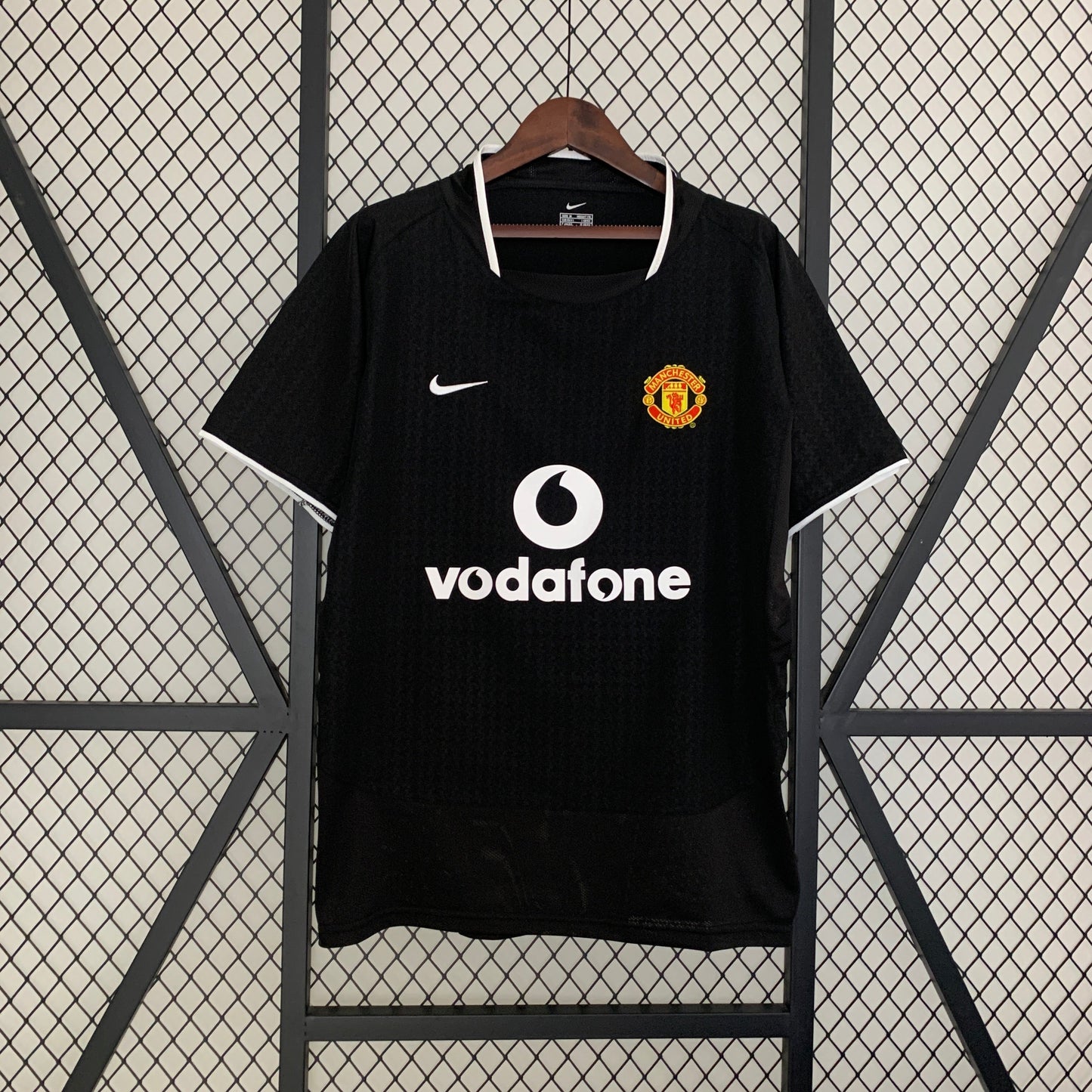 Manchester United 2003-04 Away Retro Jersey – Nike Black Vodafone Ronaldo Van Nistelrooy Scholes Football Shirt