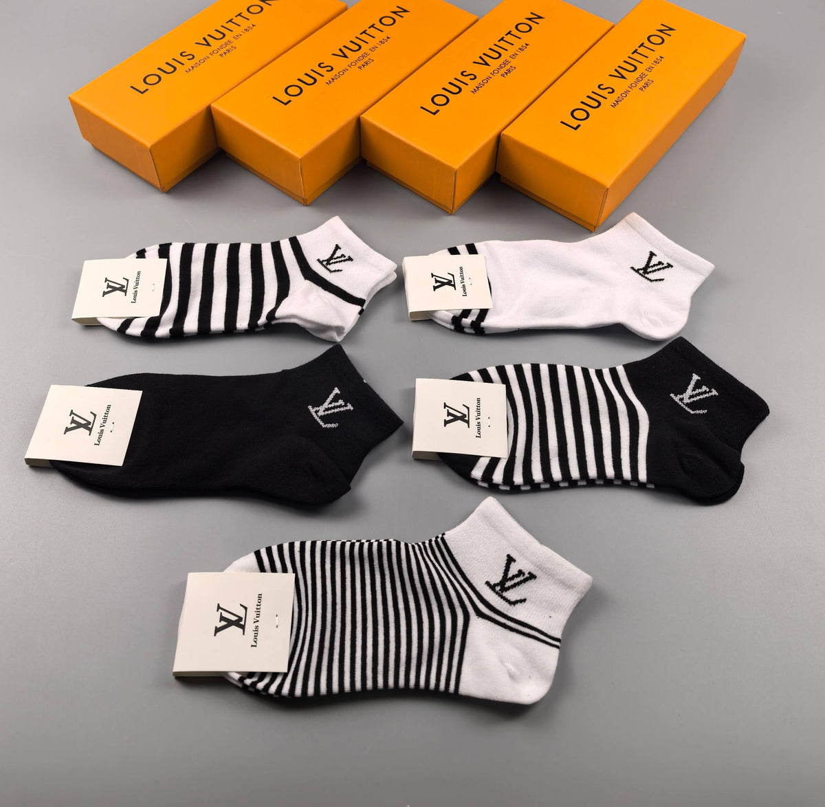 Louis Vuitton Black White Narrow Stripe Motifs Ankle Socks, image 3