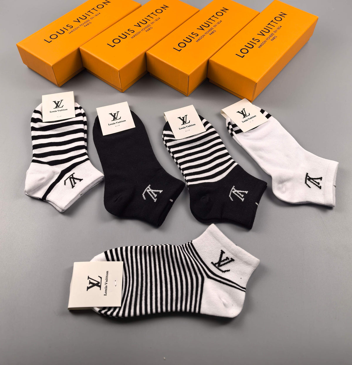 Louis Vuitton Black White Narrow Stripe Motifs Ankle Socks, image 2