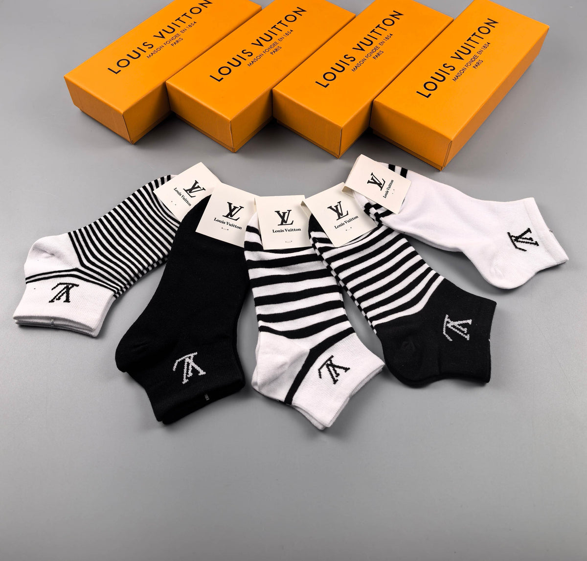 Louis Vuitton Black White Narrow Stripe Motifs Ankle Socks, image 5