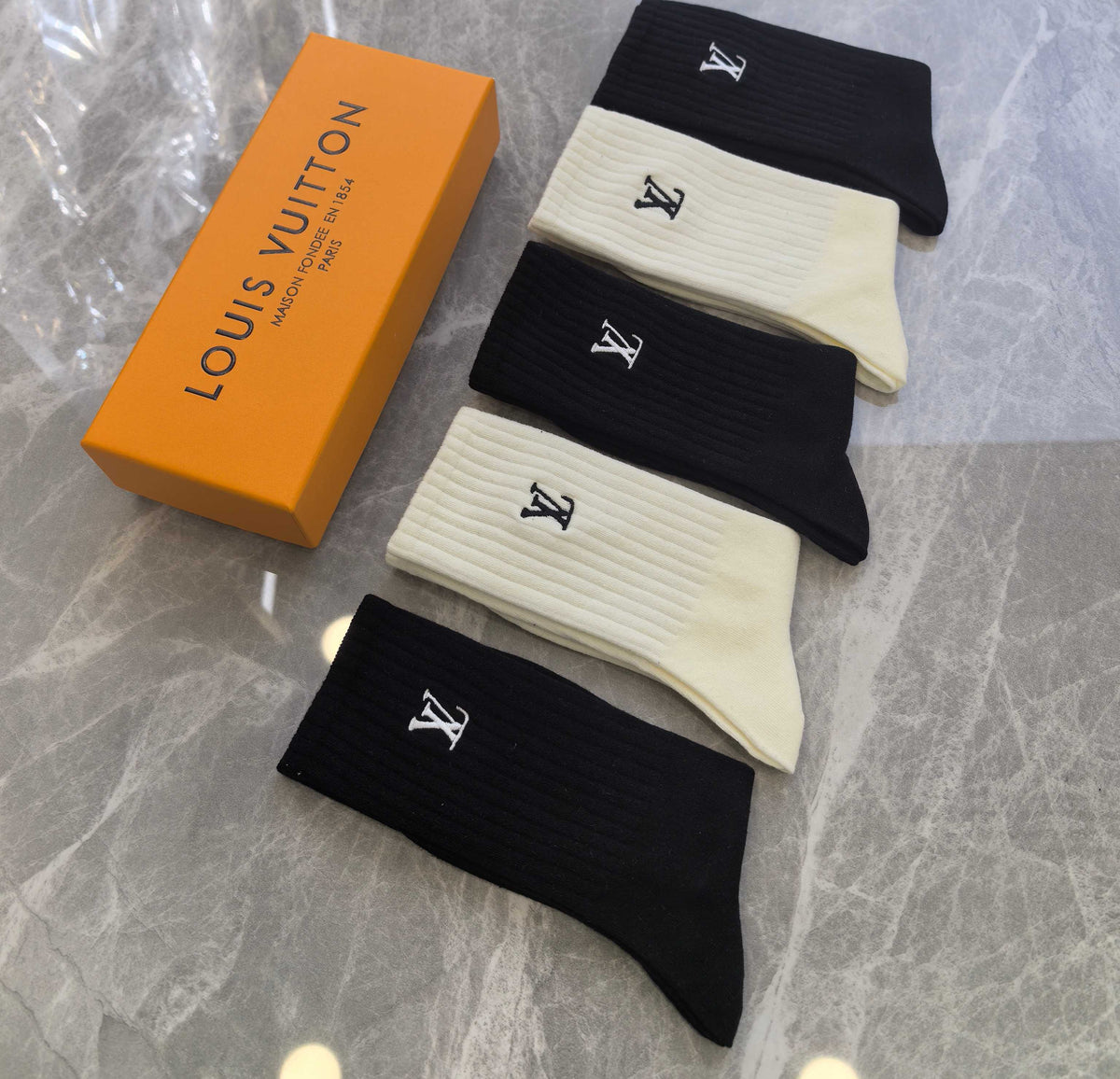 Louis Vuitton Black Cream Plain Small Cuff Letter Crew Socks, image 5