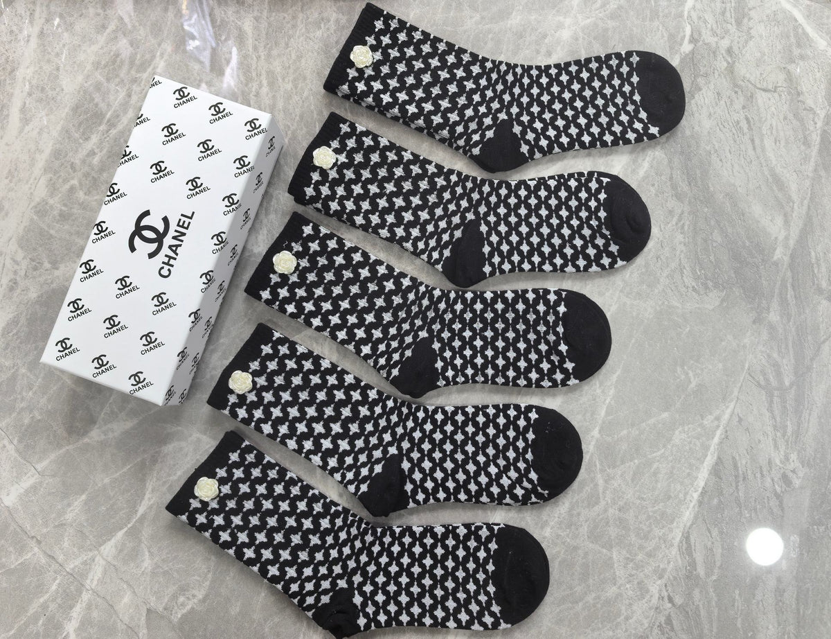Chanel Black White Small Dot Pattern Crew Socks, image 4