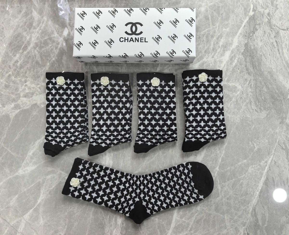 Chanel Black White Small Dot Pattern Crew Socks, image 5