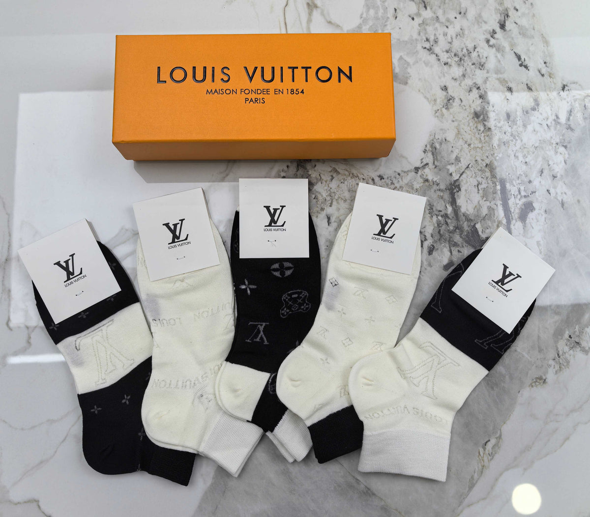 Louis Vuitton Side Flower Graphic Neutral Cuffs Ankle Socks, image 4
