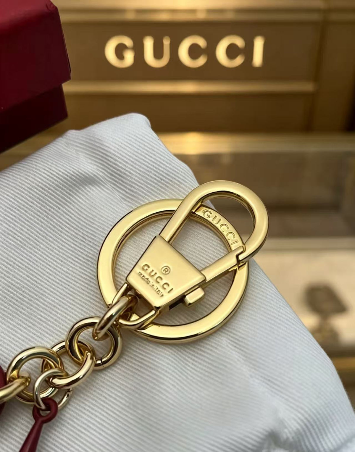 Gucci Horsebit Vintage-Inspired Red Keychain - image 6