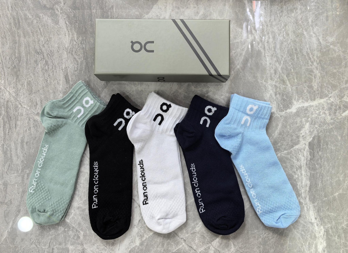 On Black White Blue Mint Foot Text No-Show Socks, image 4