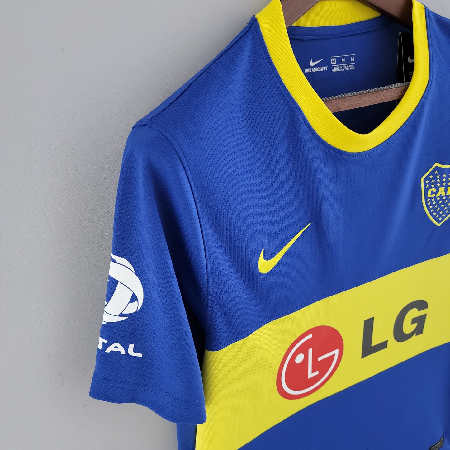 Boca Juniors 2010-11 Home Retro Jersey – Royal Blue Yellow Band LG Nike CABJ Riquelme Gary Medel Fan Version Football Shirt