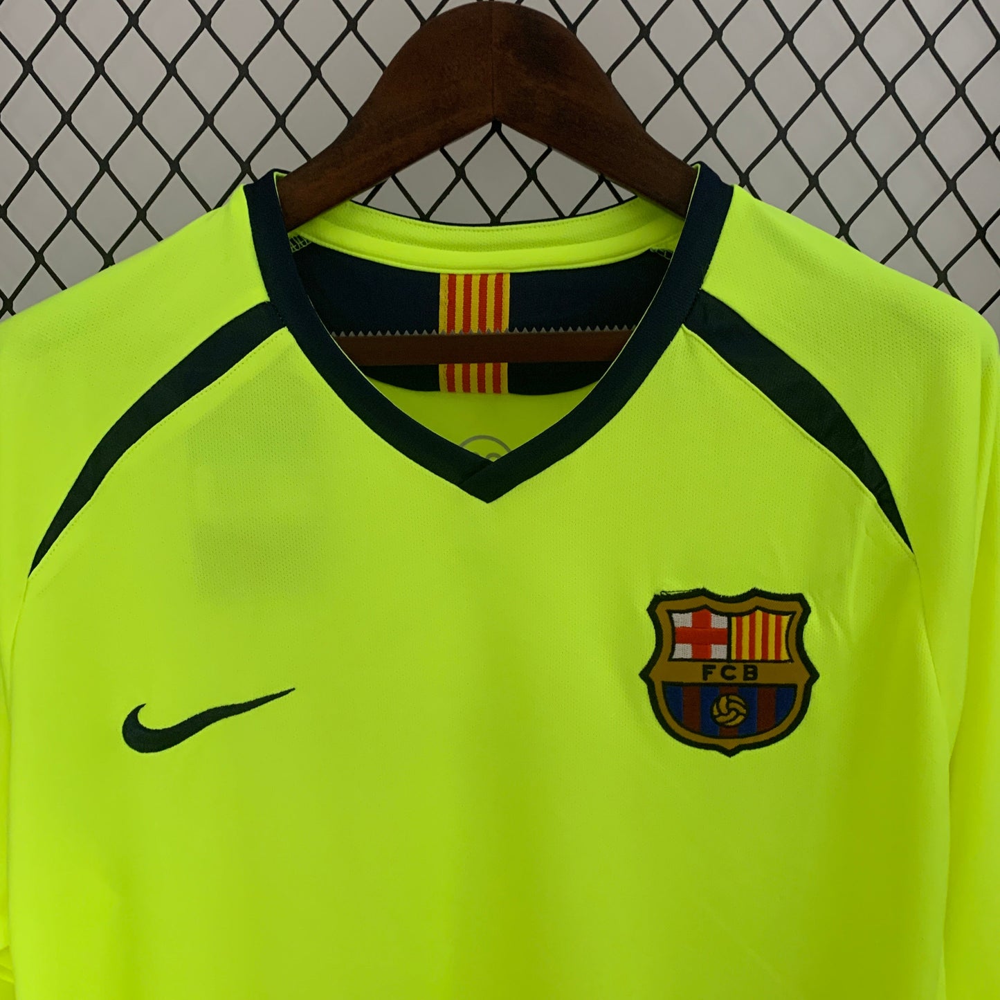 Barcelona 2005-06 Away Long Sleeve Retro Jersey – Fluorescent Yellow Nike Fan Version La Liga Football Shirt