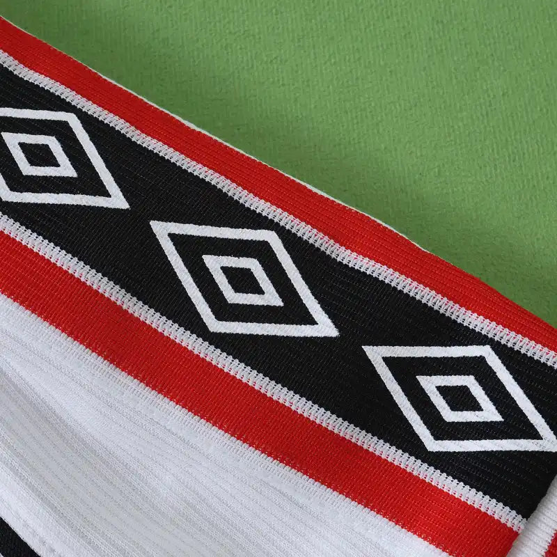 Manchester United Third Retro Fan Version Jersey 1998/99 – White Umbro SHARP Treble Season Football Shirt