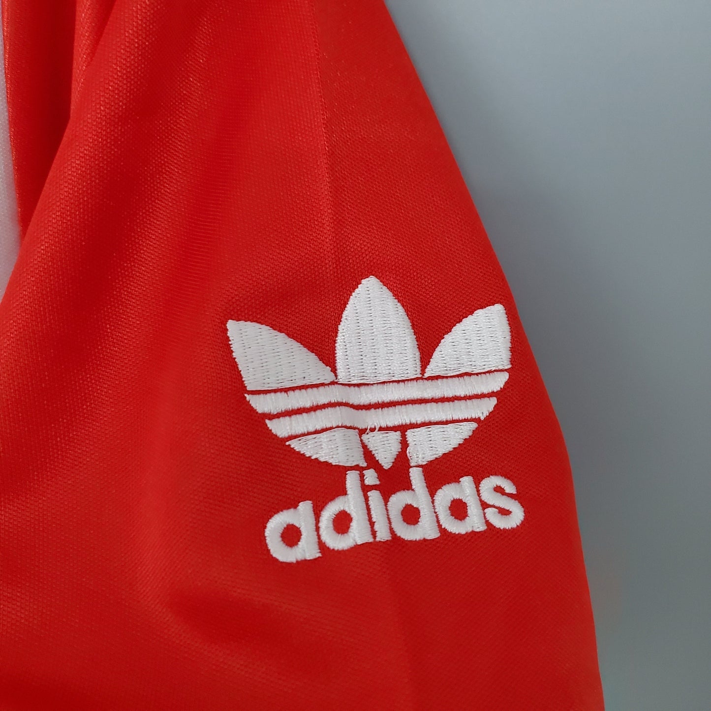 Manchester United 1985-86 Home Jersey – Red Adidas Trefoil SHARP Retro 80s First Division Football Shirt | Classic V-Neck Vintage Man Utd Kit