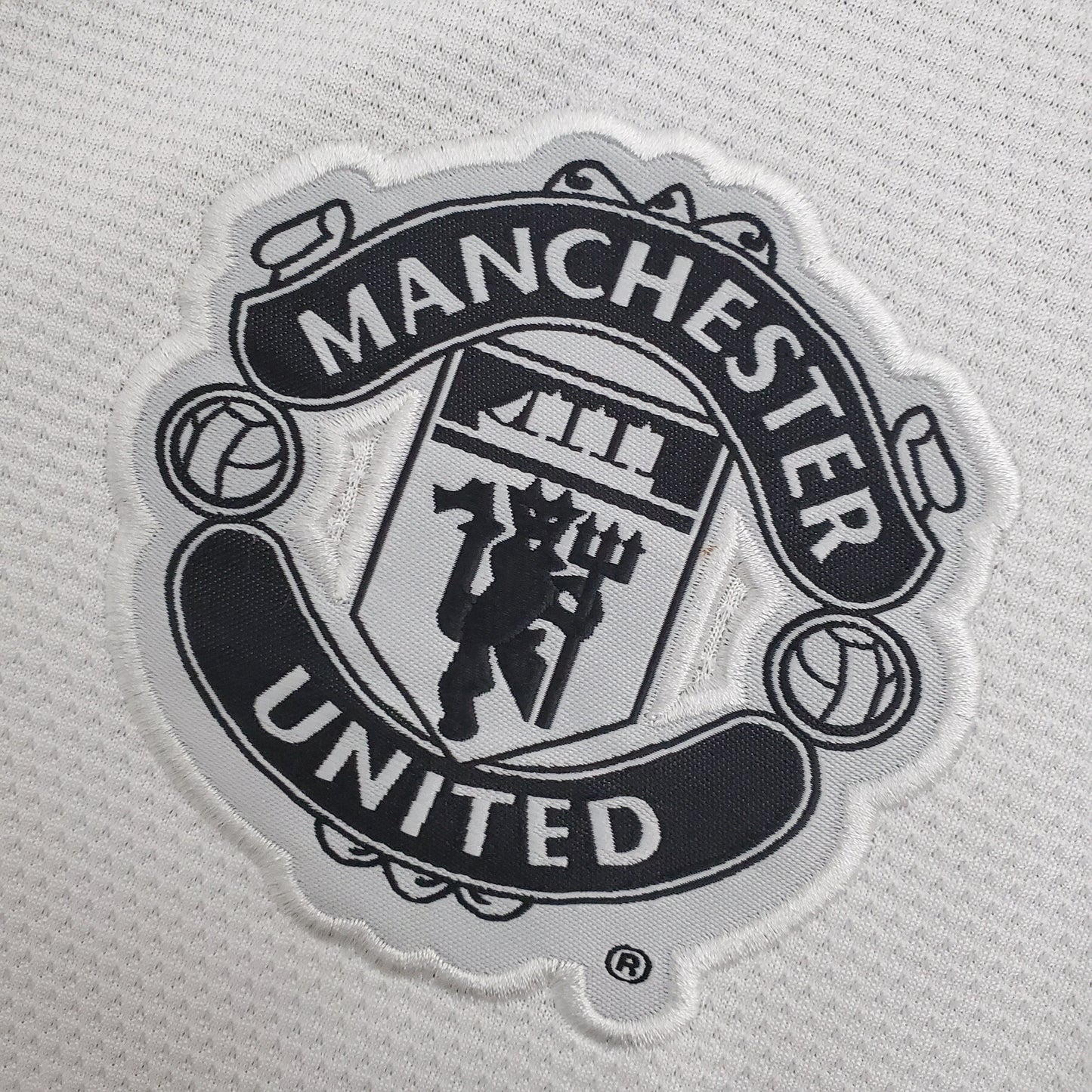 Manchester United 2013-14 Away Jersey – White Nike AON Retro Premier League Football Shirt | Rooney Van Persie Giggs