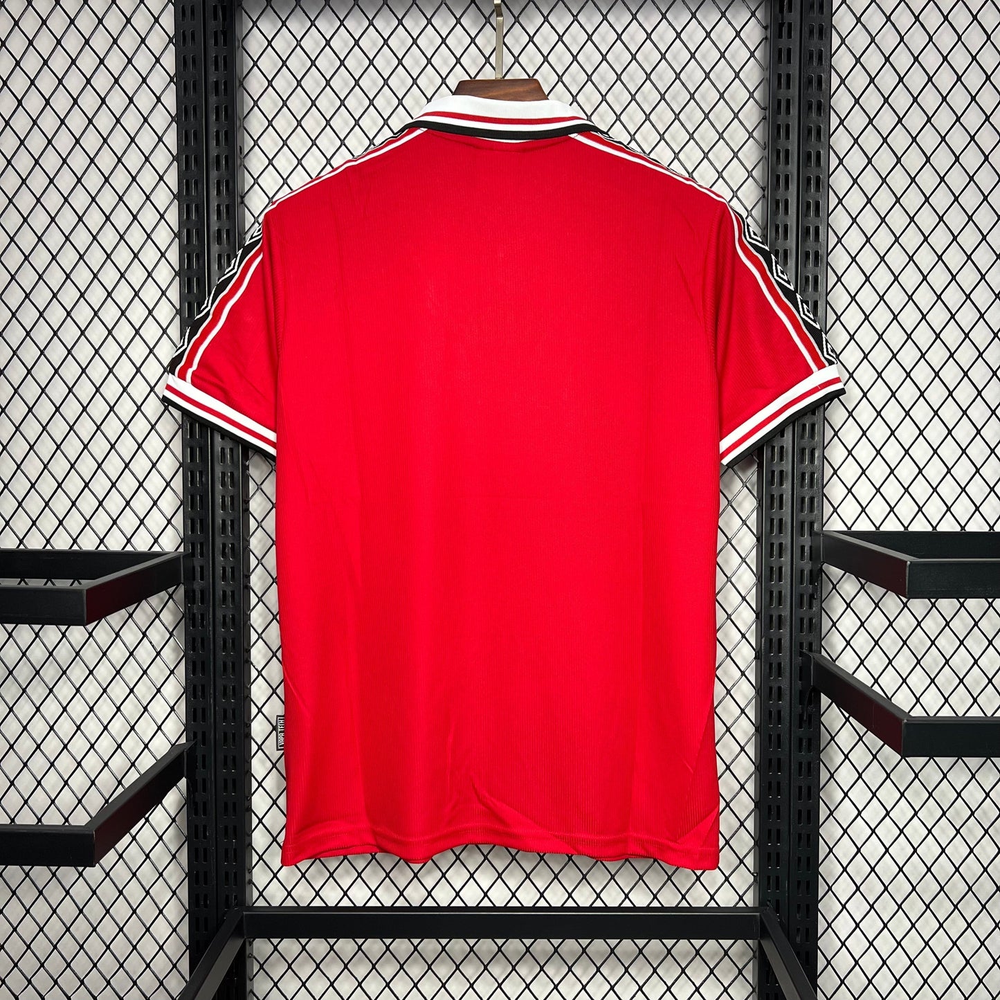 Manchester United 1998-99 Home Retro Jersey – Umbro Red Sharp Treble Season Beckham Giggs Scholes Yorke Football Shirt