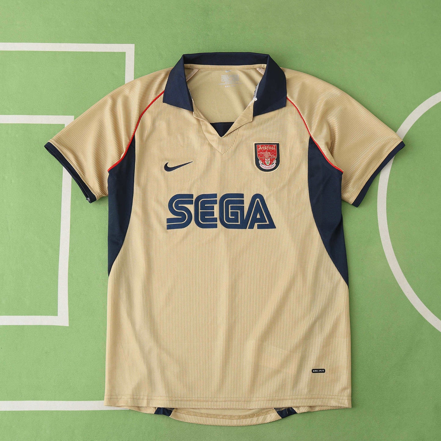 Arsenal FC Away Retro Fan Jersey – 2001/02 Season