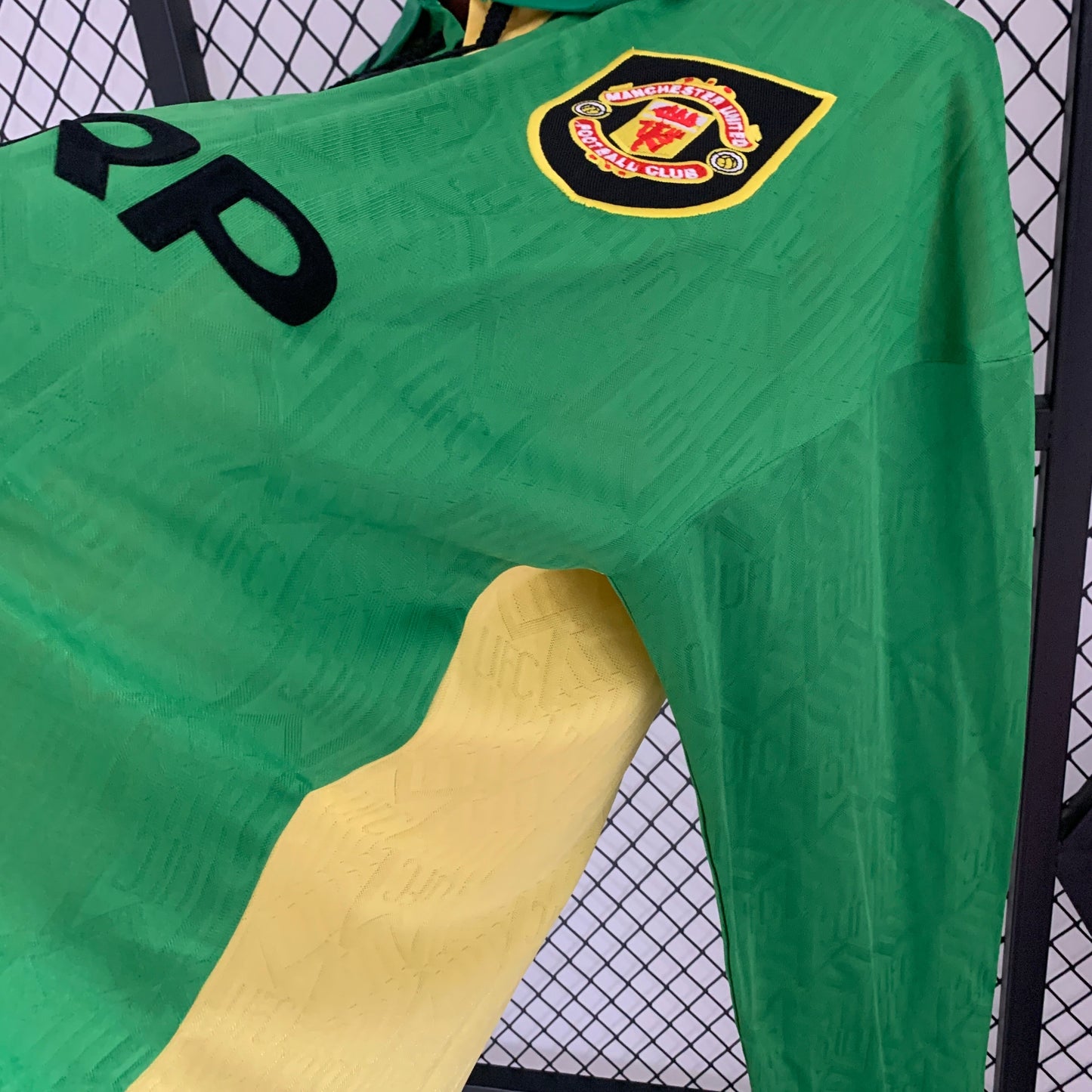 Manchester United 1993-94 Third Long Sleeve Retro Jersey – Yellow Green Split Sharp Cantona Giggs Keane Beckham Newton Heath Premier League Winner Fan Version Football Shirt