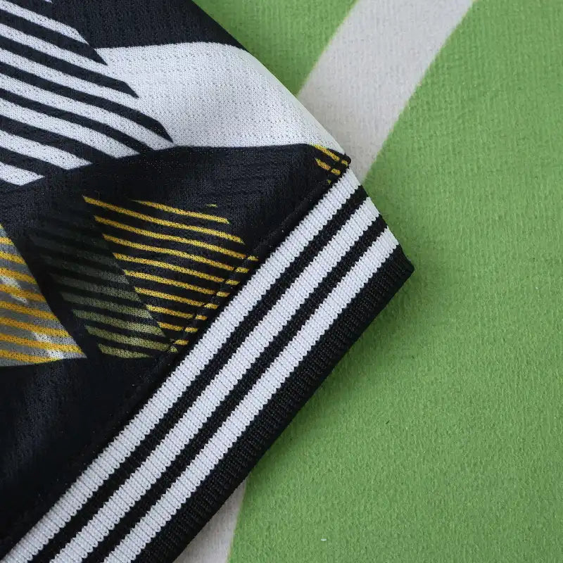 Real Madrid CF Fan Version Jersey 2025/26 – Black & White Geometric Football Shirt
