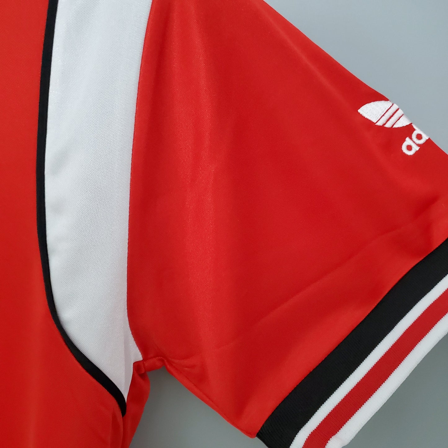 Manchester United 1985-86 Home Jersey – Red Adidas Trefoil SHARP Retro 80s First Division Football Shirt | Classic V-Neck Vintage Man Utd Kit