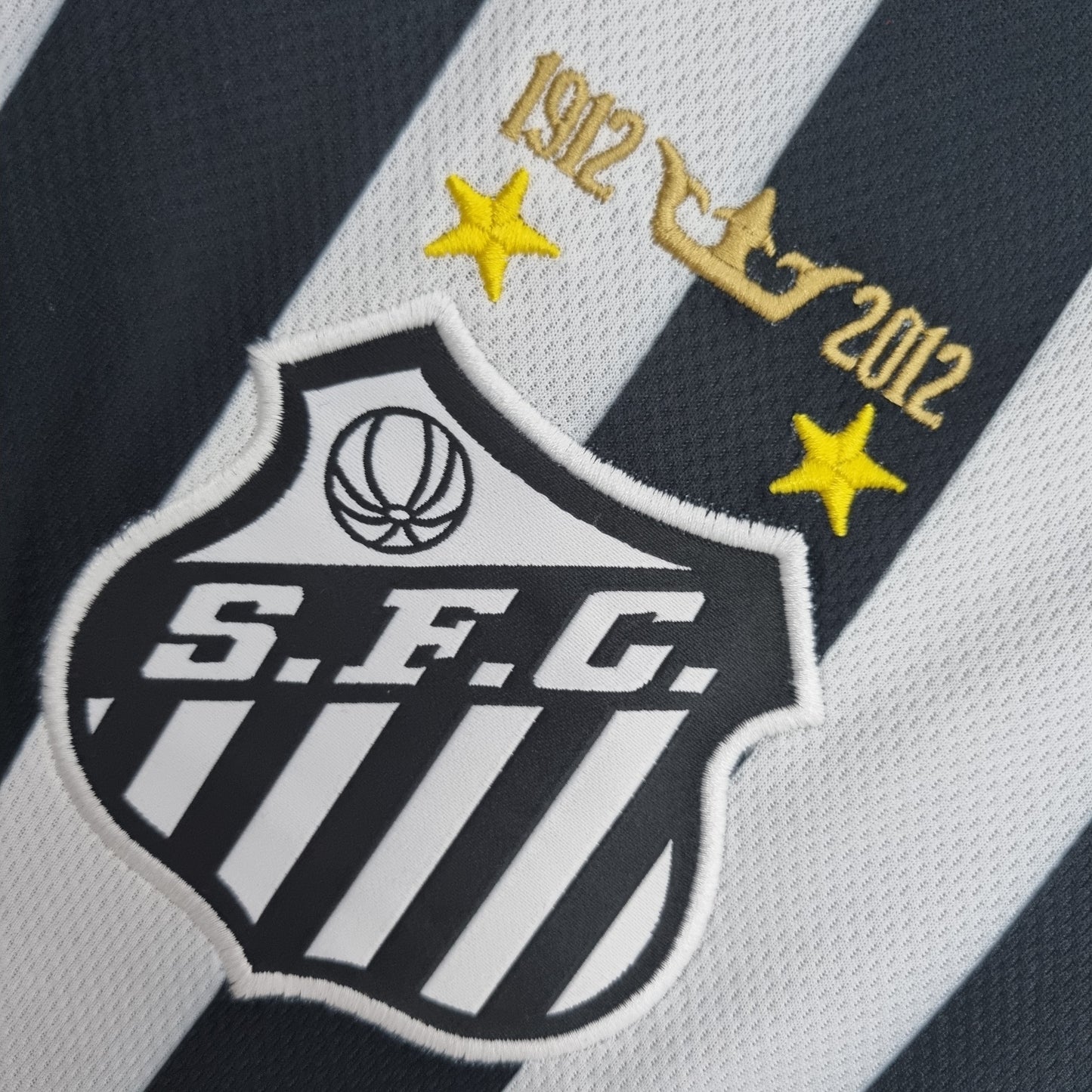 Santos FC 2013 Away Jersey – Black & White Stripes Nike Banco BMG Netshoes Retro Brasileirão Football Shirt | Neymar Era Classic Santos Kit