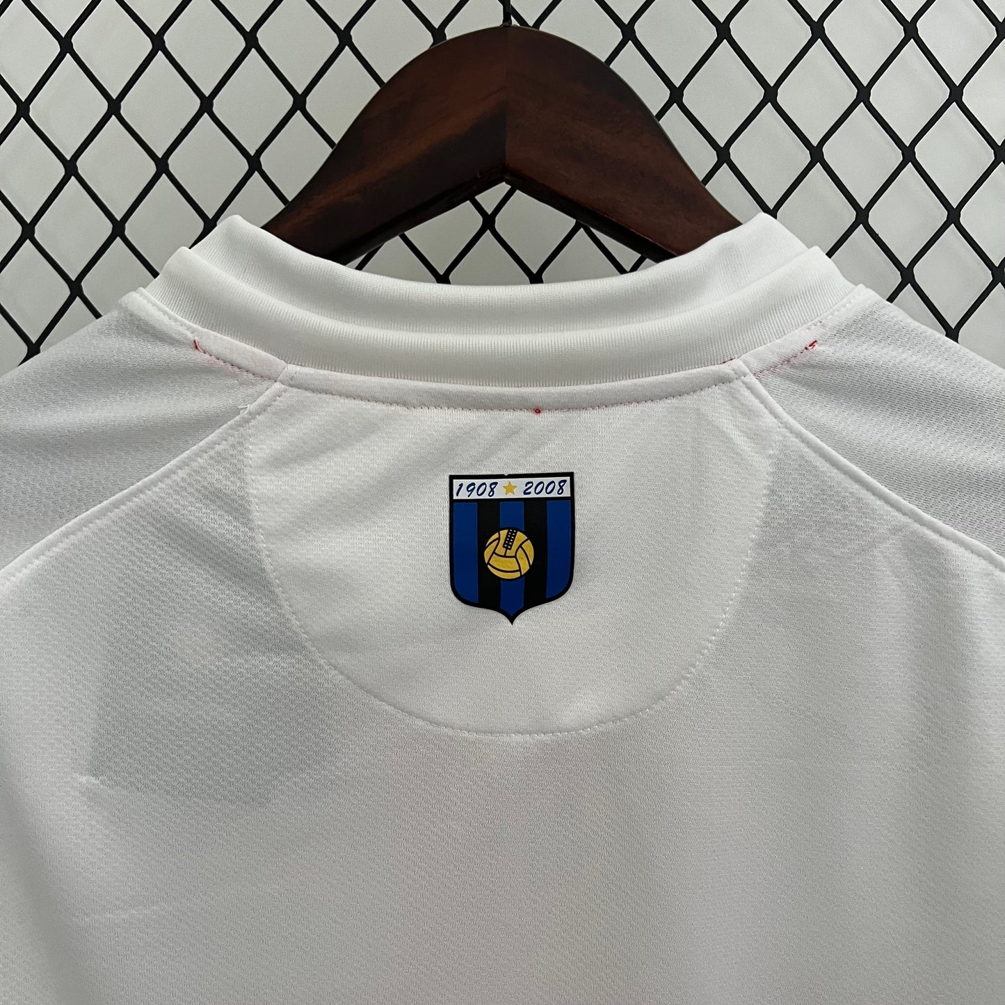 Inter Milan 2007-08 Away Retro Jersey – White Red Cross Croce di San Giorgio Nike Pirelli 100th Anniversary Centenary Crest Zanetti Ibrahimovic Figo Adriano Vieira Cambiasso Maicon Balotelli Serie A Fan Version Football Shirt