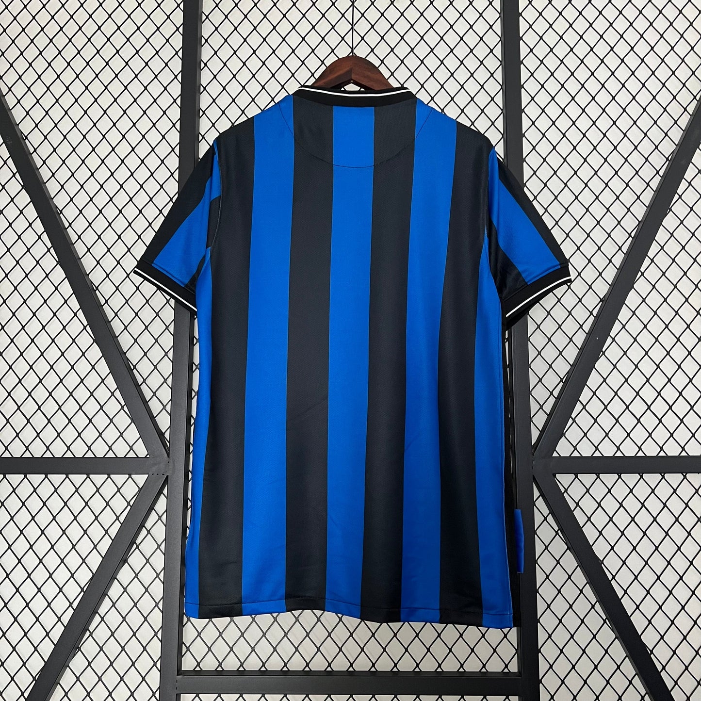 Inter Milan 2009-10 Home Retro Jersey – Nike Blue Black Pirelli Treble Winners Sneijder Eto'o Milito Zanetti Mourinho Serie A Champions League Football Shirt