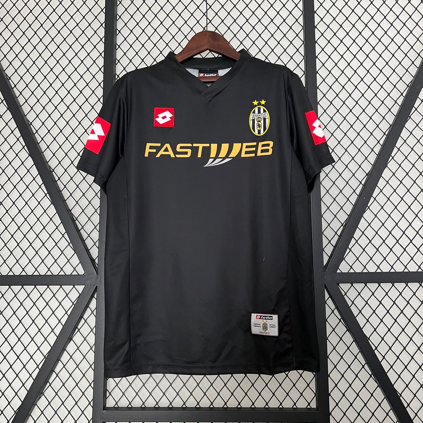 Juventus 2001-02 Away Retro Jersey – All Black Fastweb Lotto V-Neck Fan Version Football Shirt