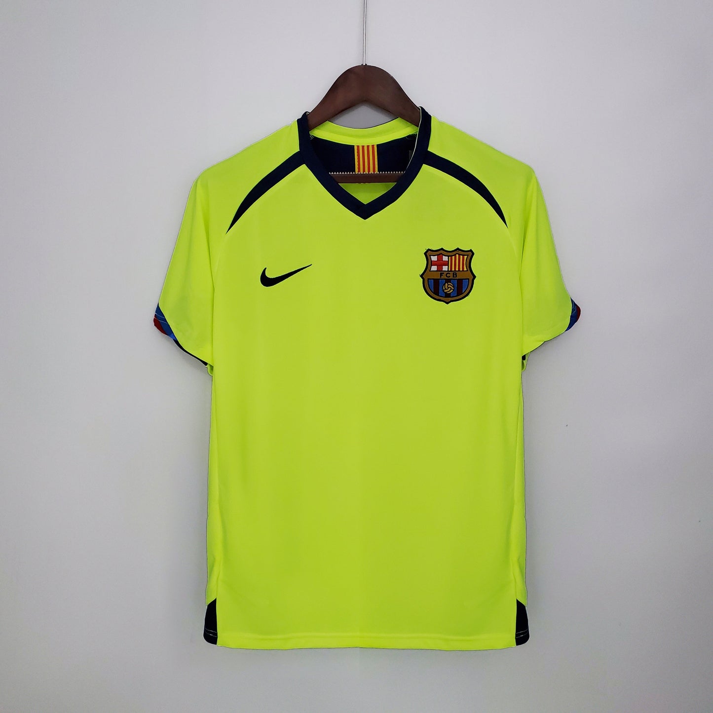 Barcelona 2005-06 Away Retro Jersey – Nike Fluorescent Yellow Navy Blue Ronaldinho Messi Eto'o Xavi Iniesta Puyol Champions League Winner Fan Version Football Shirt