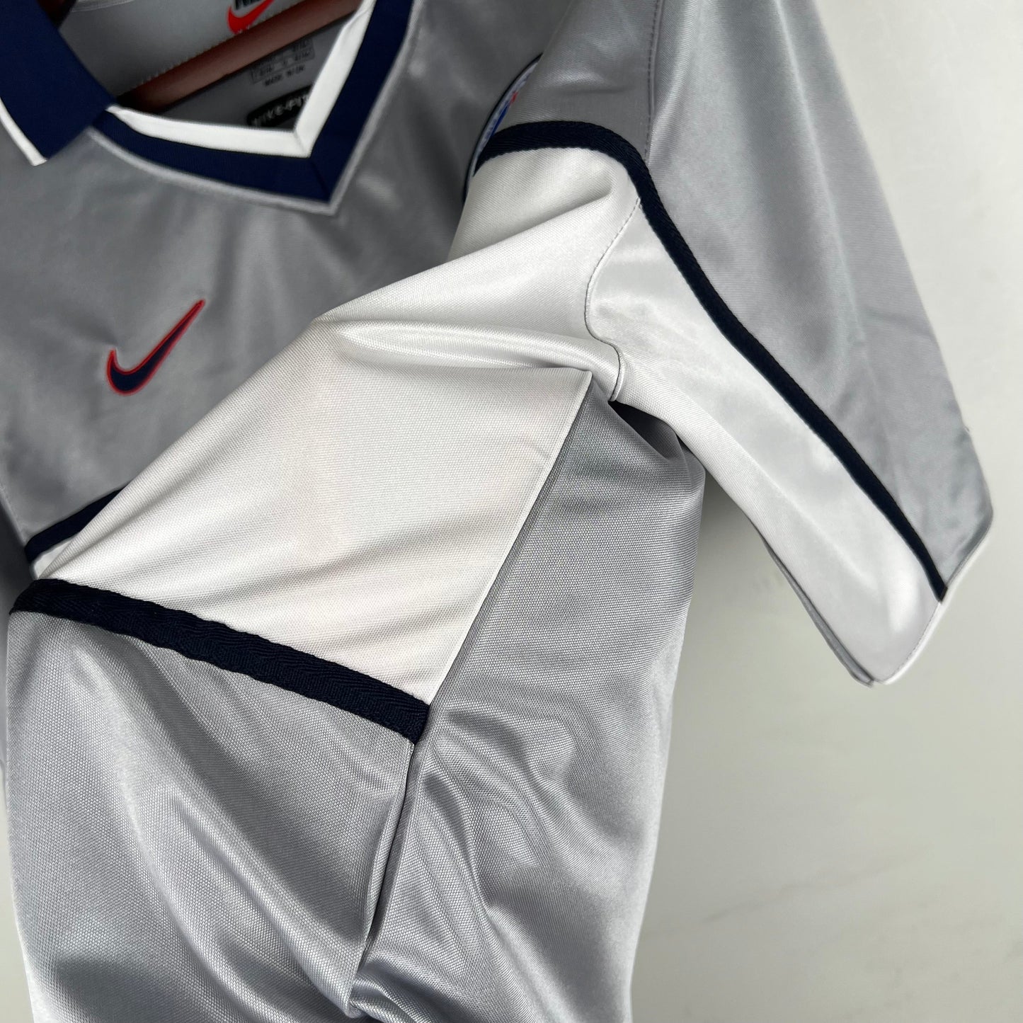 PSG 1999-2000 Away Retro Jersey – Nike Silver Grey White Band Navy V-Neck Opel Ligue 1 Paris Saint-Germain Fan Version Football Shirt