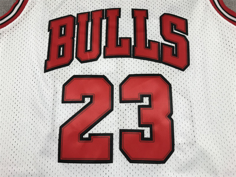 Michael Jordan #23 Chicago Bulls Mitchell & Ness White 1997-98 NBA Finals Patch Hardwood Classics Swingman Jersey