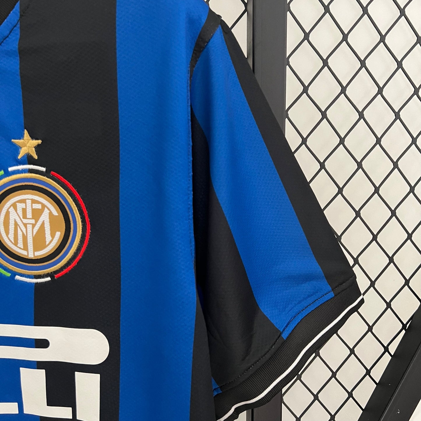 Inter Milan 2009-10 Home Retro Jersey – Nike Blue Black Pirelli Treble Winners Sneijder Eto'o Milito Zanetti Mourinho Serie A Champions League Football Shirt
