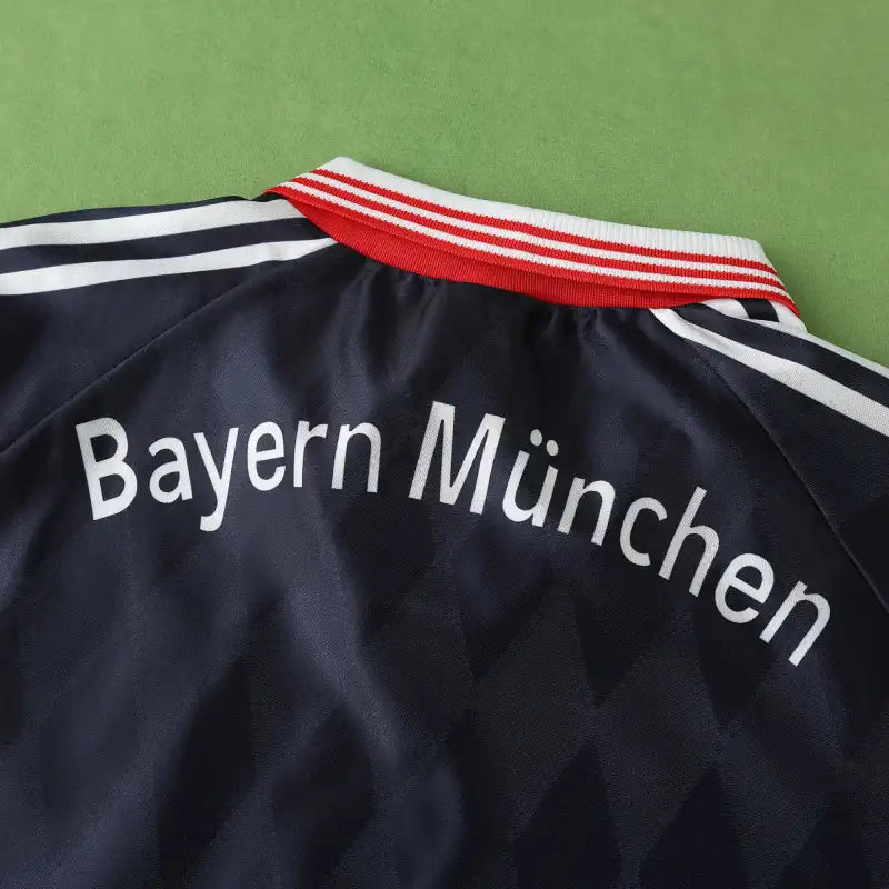 FC Bayern München Retro Fan Jersey 1997/99 – Classic Dark Navy & Red Throwback Shirt