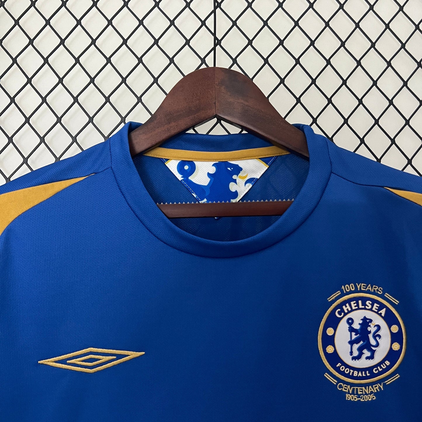 Chelsea FC 2005-06 Home Centenary Retro Jersey – Umbro Royal Blue Gold Shoulder Samsung Mobile 100 Years Lampard Drogba Robben Terry Essien Makelele Premier League Winner Fan Version Football Shirt